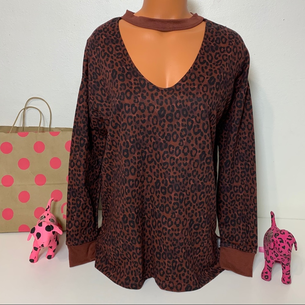 VICTORIA SPORT ANIMAL PRINT CHOKER SWEATSHIRT